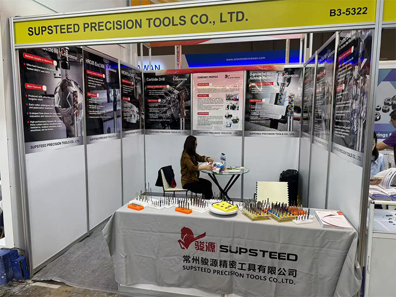 Berita Pameran: 'HRC55 dan SUS End Mills yang Inovatif Mencuri Perhatian di IMTS 2025'
